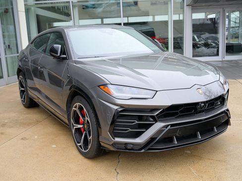 Used 2021 Lamborghini Urus Base image 3