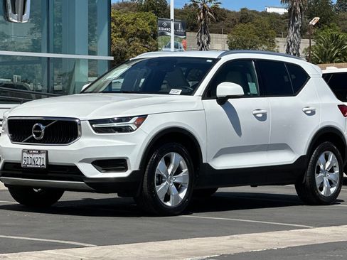 Used 2022 Volvo XC40 T5 Momentum image 7