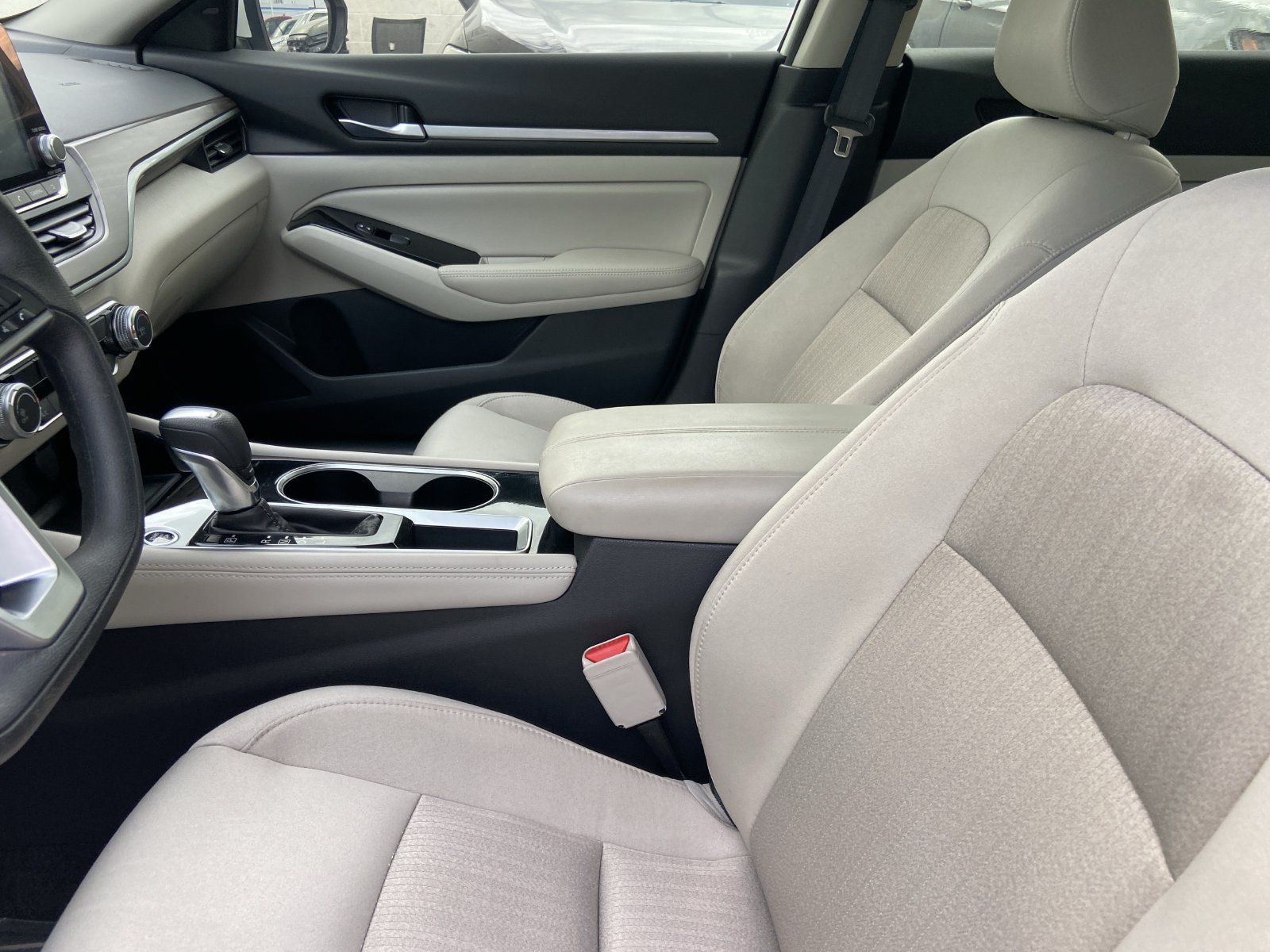 Used 2023 Nissan Altima 2.5 SV FWD image 11