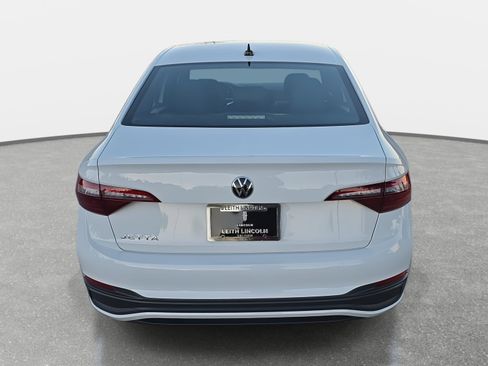 Used 2024 Volkswagen Jetta Sport image 6
