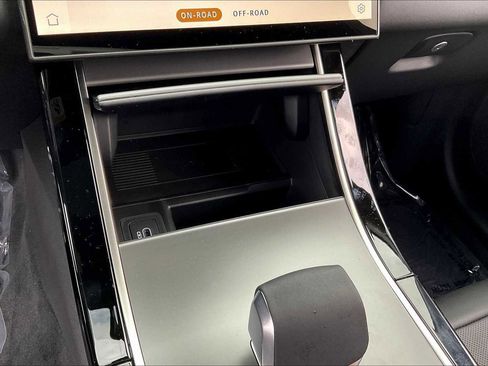 New 2025 Land Rover Range Rover Velar Dynamic SE image 21