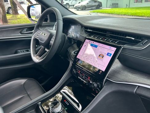 Certified 2024 Jeep Grand Cherokee Limited w/ Black Appearance Package image 37