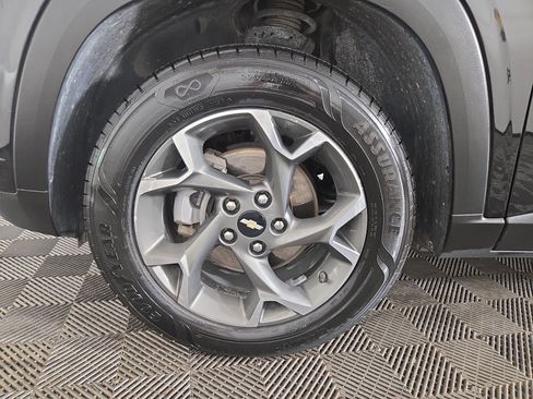 Used 2025 Chevrolet Trax LT w/ Driver Confidence Package FWD image 32