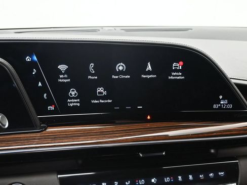 Used 2024 Cadillac Escalade Luxury AWD/4WD image 17