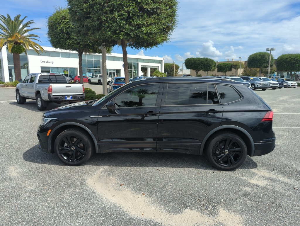 Used 2024 Volkswagen Tiguan SE R-Line FWD image 11