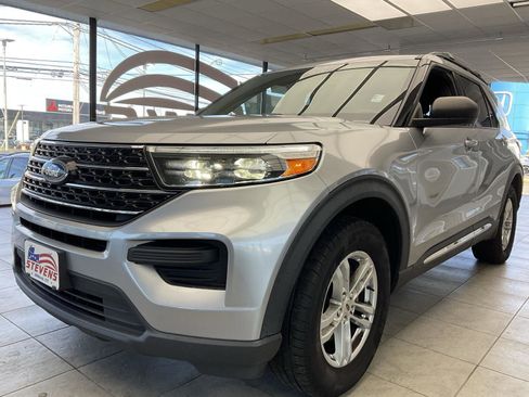 Used 2020 Ford Explorer XLT image 3