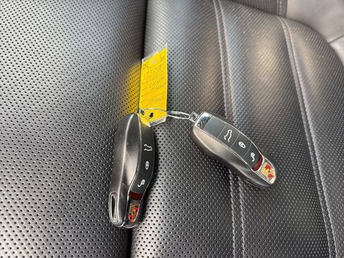 Used 2017 Porsche Macan Turbo image 38