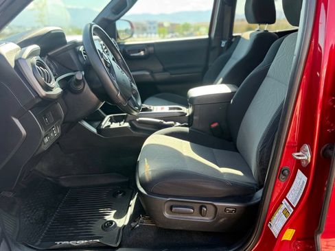 Used 2020 Toyota Tacoma TRD Off-Road w/ Technology Package AWD/4WD image 12