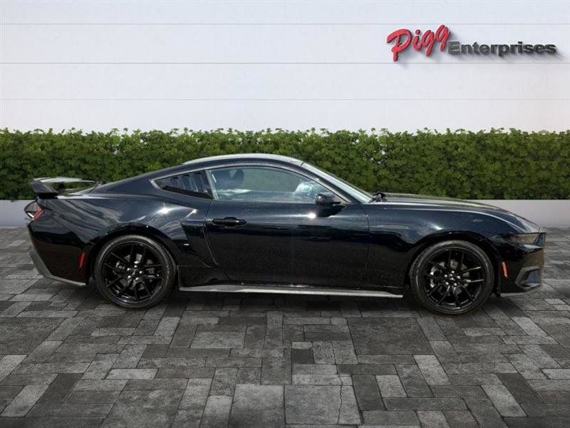 Used 2024 Ford Mustang Coupe RWD image 8