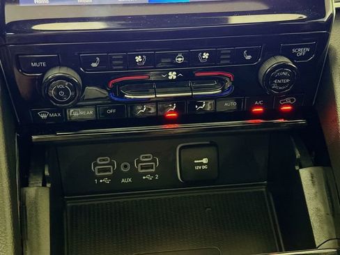 Used 2024 Jeep Grand Cherokee Overland w/ Luxury Tech Group IV image 16