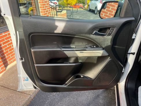 Used 2022 Chevrolet Colorado LT w/ Fleet Safety Package image 15