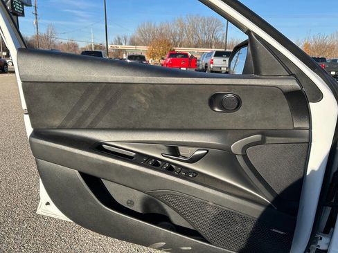 Used 2023 Hyundai Elantra N image 12