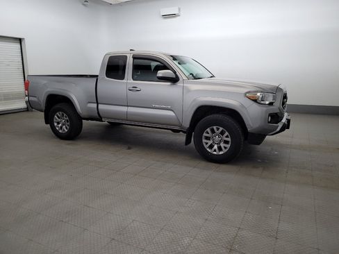 Used 2016 Toyota Tacoma SR5 AWD/4WD image 11