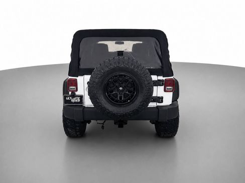 Used 2015 Jeep Wrangler Unlimited Rubicon w/ Connectivity Group AWD/4WD image 6