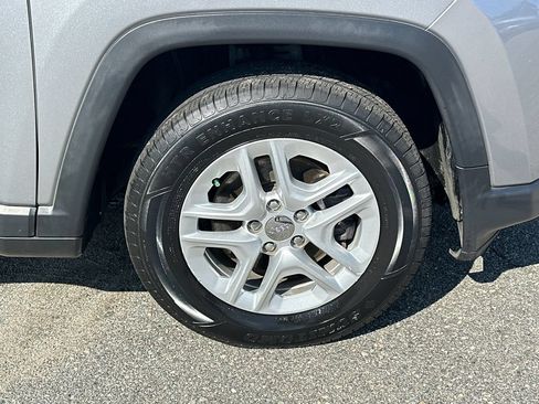 Used 2018 Jeep Compass Sport FWD image 12