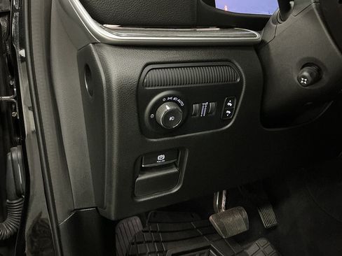 Used 2022 Jeep Wagoneer Series II w/ Premium Group I AWD/4WD image 15