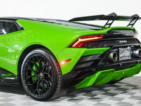 Used 2021 Lamborghini Huracan EVO RWD image 19