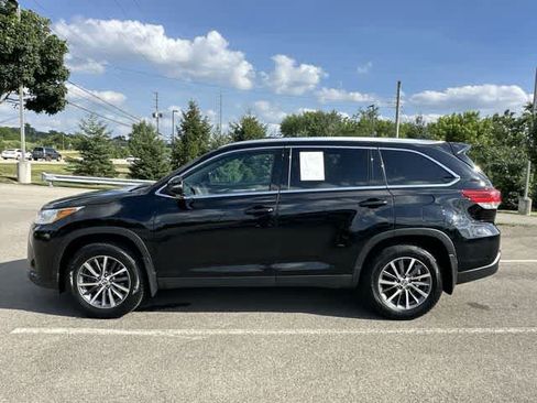 Used 2019 Toyota Highlander XLE AWD/4WD image 2