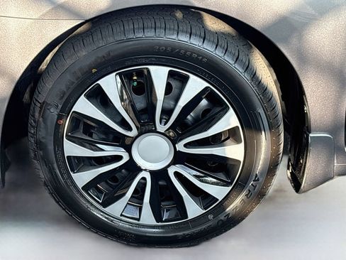 Used 2019 Nissan Sentra S FWD image 29
