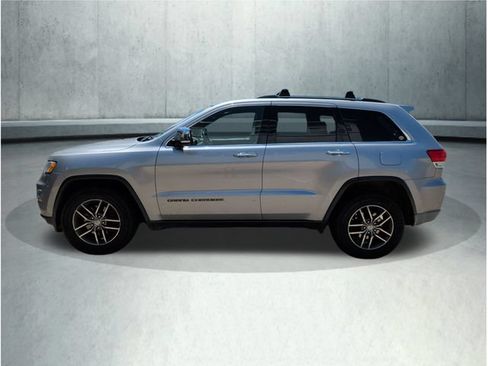Used 2017 Jeep Grand Cherokee Limited AWD/4WD image 2