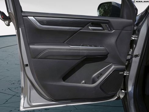 Used 2025 GMC Acadia Elevation image 30