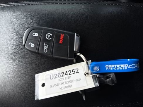 Used 2022 Jeep Grand Cherokee Laredo E w/ Security & Convenience Group image 16