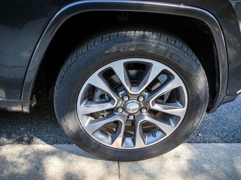 Used 2017 Jeep Grand Cherokee Overland image 13