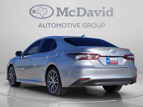 Used 2024 Toyota Camry XLE FWD image 4