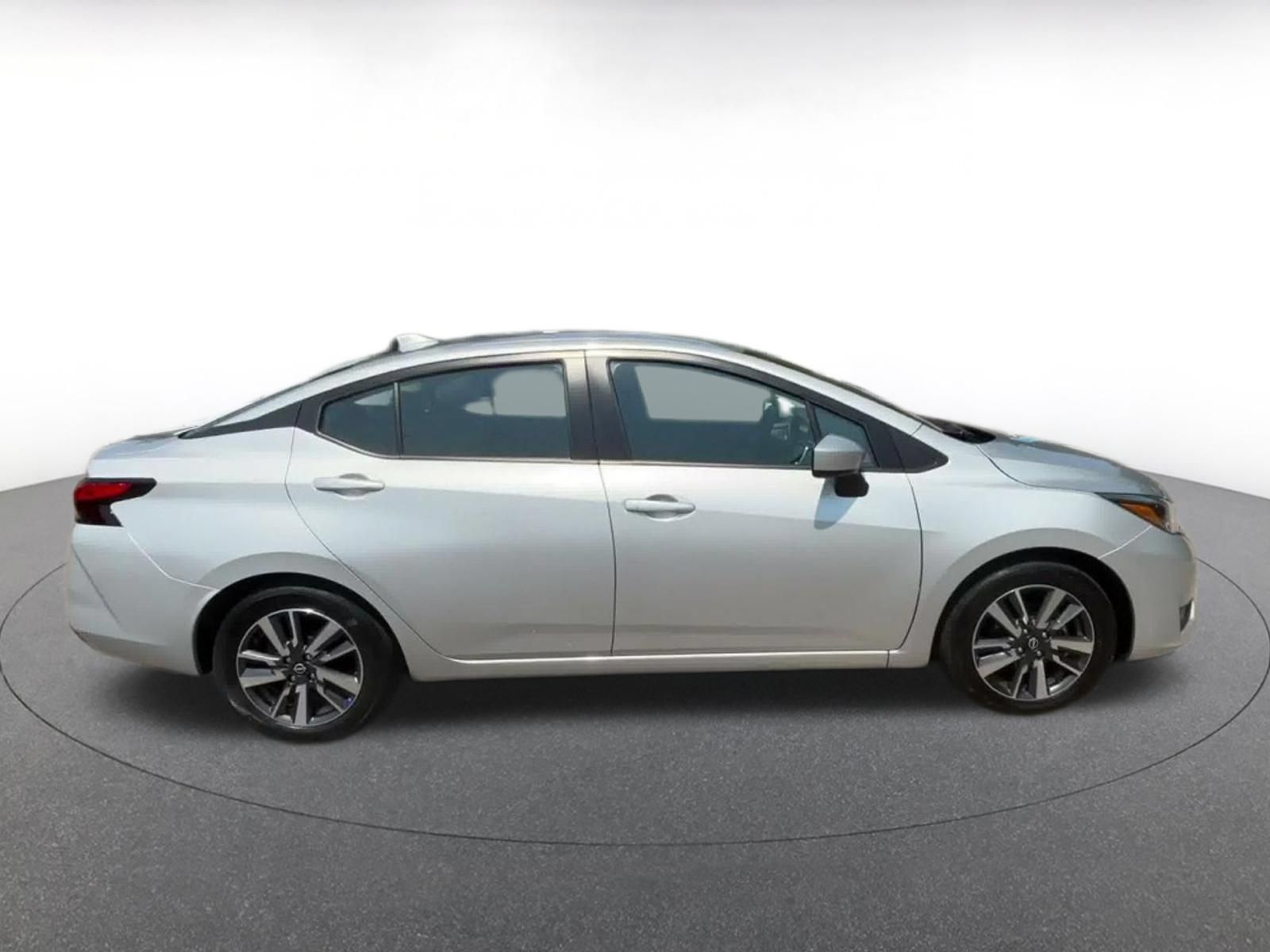 Used 2025 Nissan Versa SV FWD image 15
