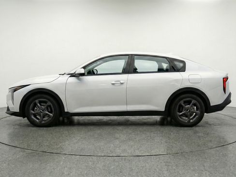 Used 2025 Kia K4 LXS image 5