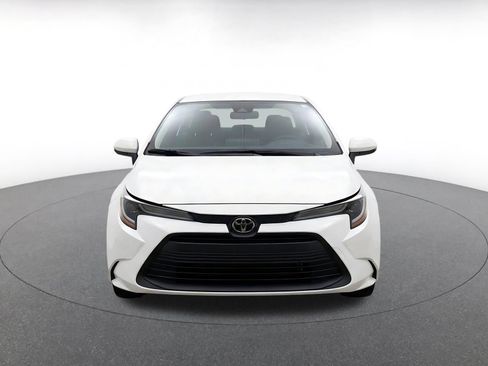 Used 2025 Toyota Corolla LE FWD image 2