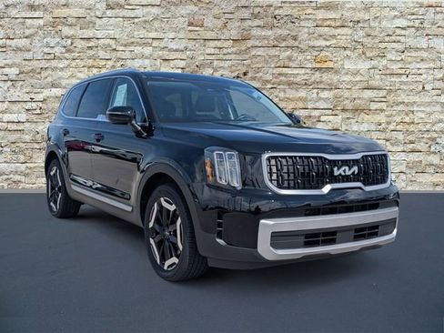 Certified 2023 Kia Telluride EX w/ EX Captain's Chair Package FWD image 2