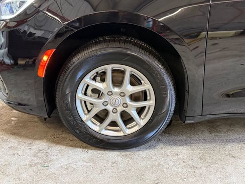 Used 2026 Chrysler Pacifica Select FWD image 40