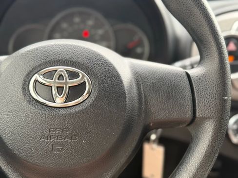 Used 2014 Toyota Yaris L image 25