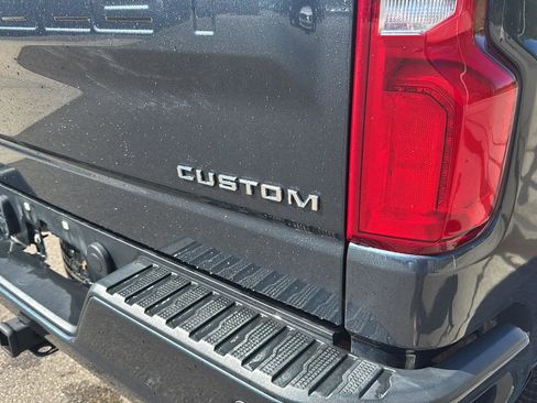 Used 2019 Chevrolet Silverado 1500 Custom w/ Custom Convenience Package AWD/4WD image 5