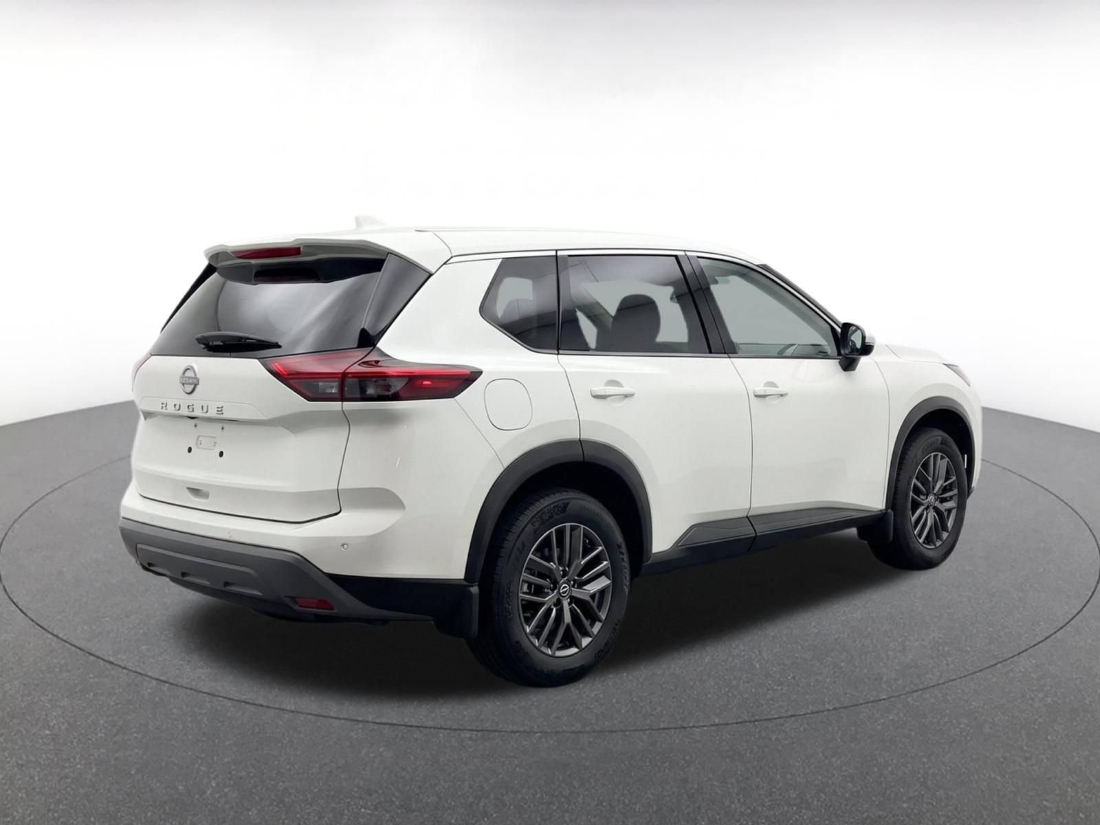Used 2026 Nissan Rogue SV AWD/4WD image 8