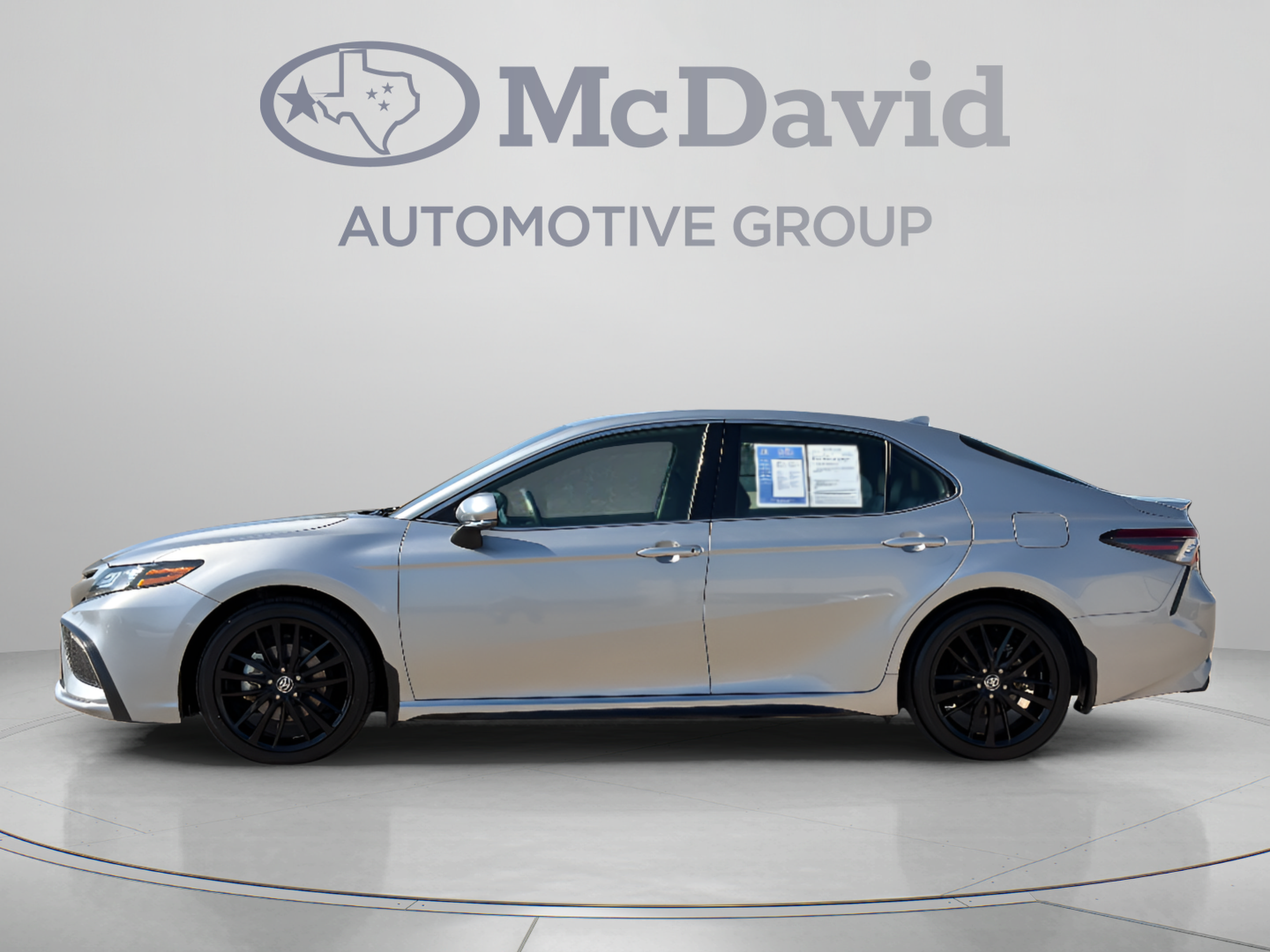 Used 2023 Toyota Camry XSE FWD image 2
