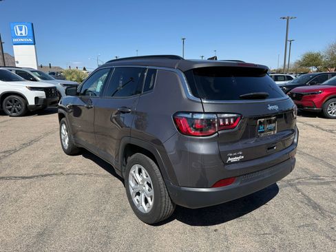 Used 2024 Jeep Compass Latitude image 9