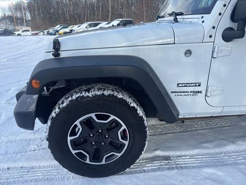 Used 2018 Jeep Wrangler Unlimited Sport S image 6