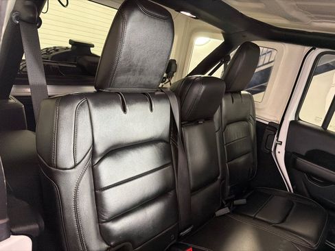 Used 2018 Jeep Wrangler Unlimited Sahara AWD/4WD image 23