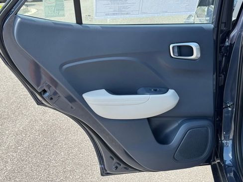 Used 2025 Hyundai Venue Limited image 17