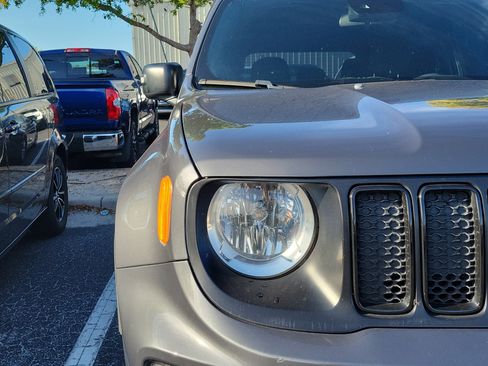 Used 2022 Jeep Renegade Altitude AWD/4WD image 7