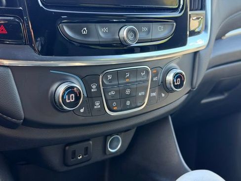Used 2023 Chevrolet Traverse LT AWD/4WD image 16