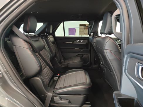 Used 2025 Ford Explorer ST-Line AWD/4WD image 19