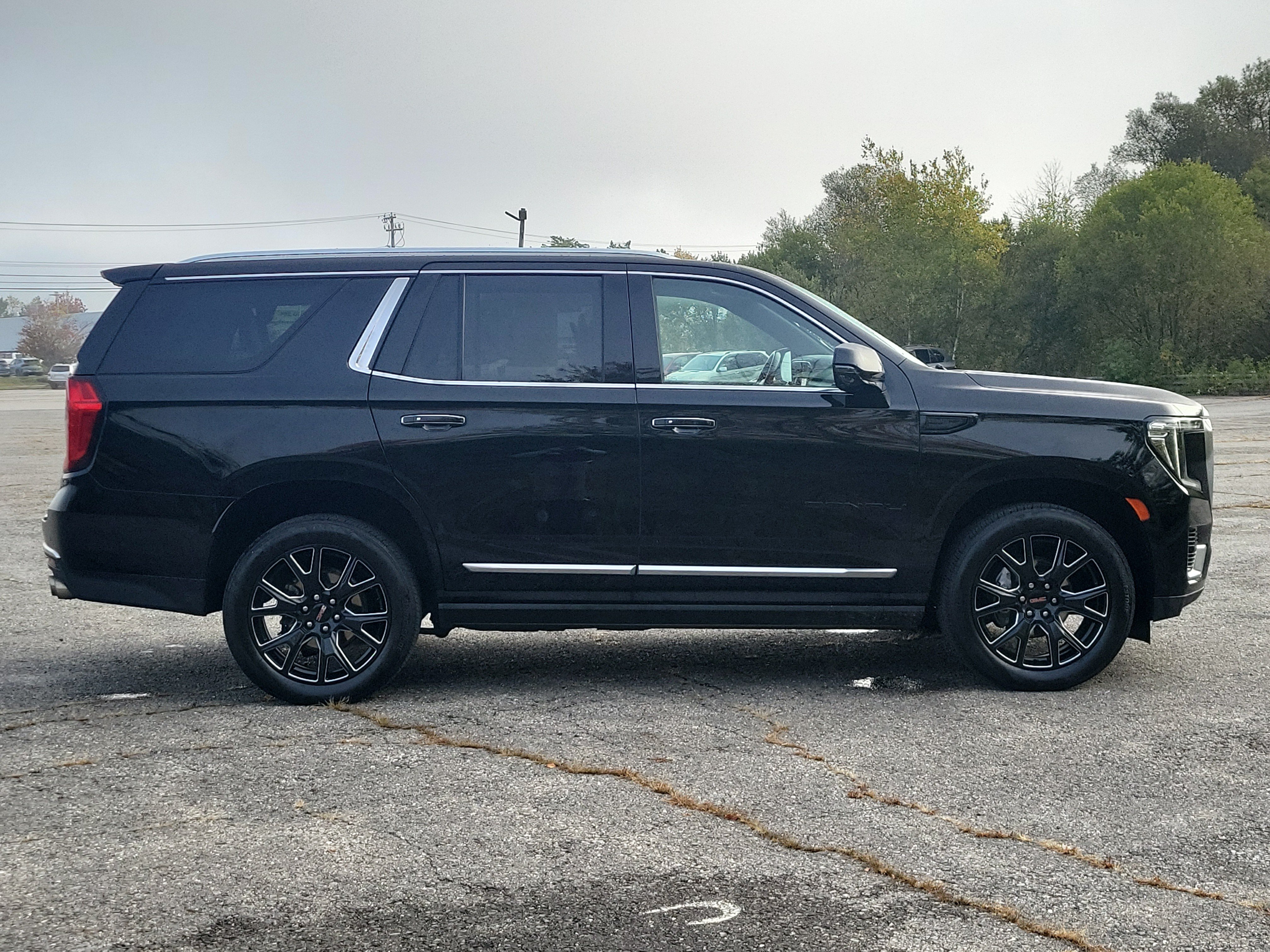 Used 2023 GMC Yukon Denali w/ Denali Reserve Package AWD/4WD image 4