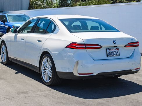Used 2024 BMW 530i w/ Convenience Package RWD image 7