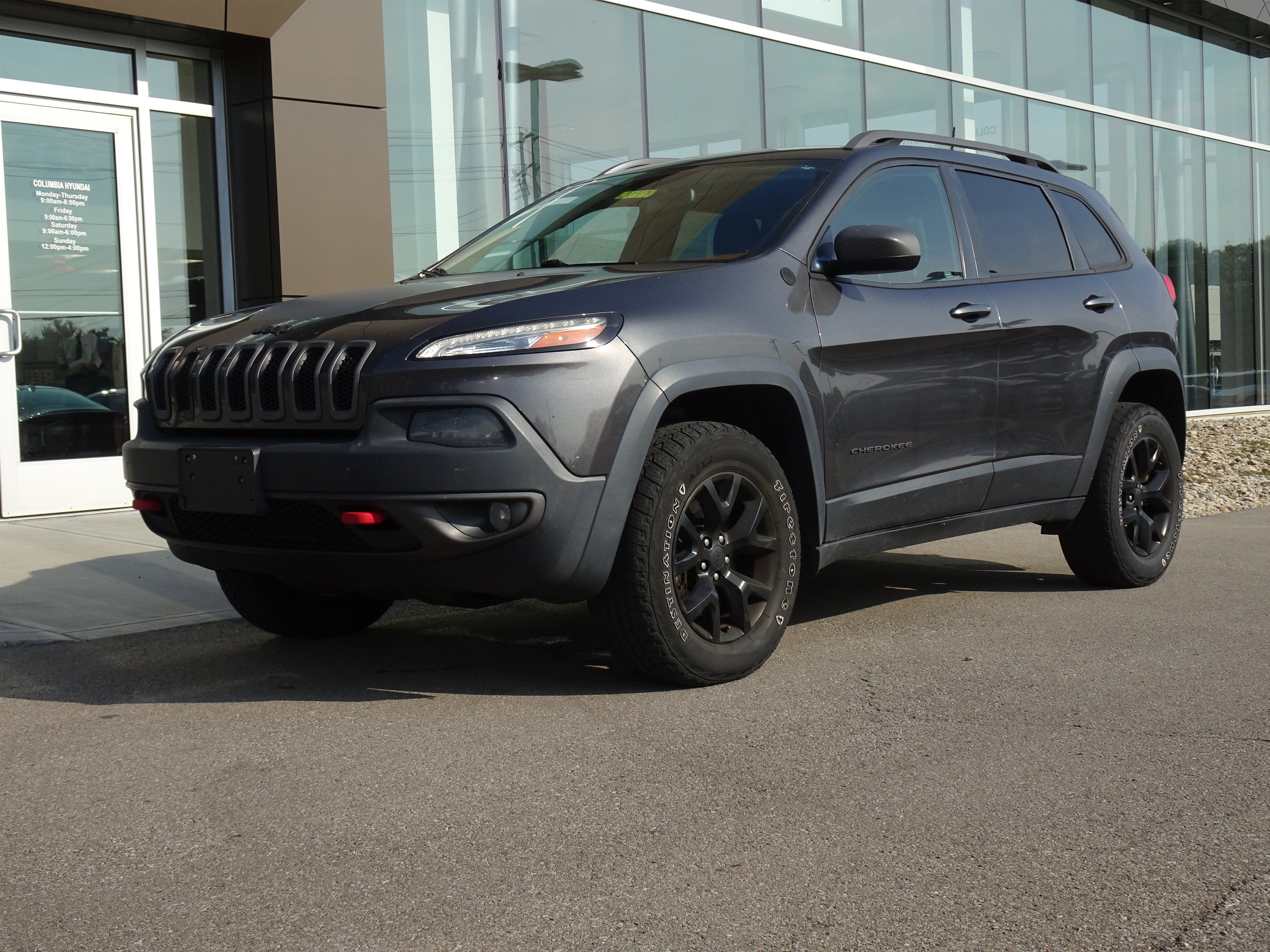 Used 2016 Jeep Cherokee Trailhawk w/ Cold Weather Group AWD/4WD image 1