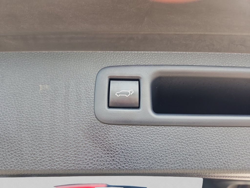 Used 2021 Toyota Highlander XLE AWD/4WD image 21