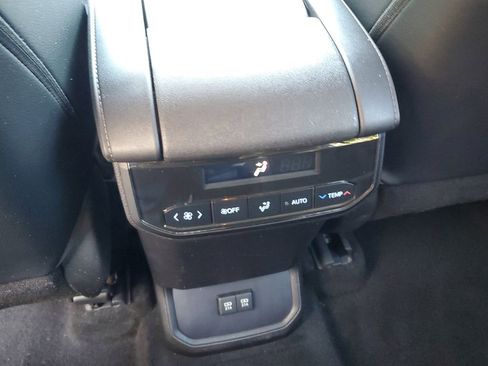 Used 2021 Toyota Highlander XLE image 17