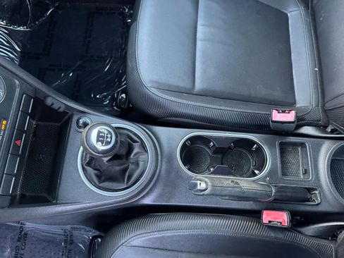 Used 2012 Volkswagen Beetle 2.5 image 18